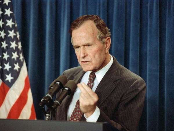 Năm 1971, ông Bush được bổ nhiệm làm đại sứ Mỹ tại Liên Hiệp Quốc. Hai năm sau, ông được bầu vào vị trí Chủ tịch Ủy ban quốc gia đảng Cộng hòa.