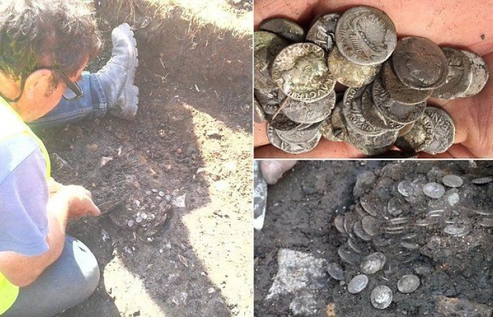 Số tiền bán được từ kho báu khổng lồ trên được chia cho ngư dân Mike Smale và Anthony Butler.