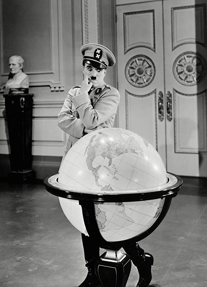 Thông qua bộ phim "The Great Dictator", Charlie Chaplin hóa thân thành nhân vật đại độc tài Adenoid Hynkel với tính cách hợm hĩnh, dốt nát, thích khoe khoang quyền lực và tham vọng thống trị thế giới.