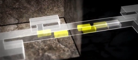 Để đề phòng những kẻ trộm mộ, các kiến trúc sư thiết kế và bố trí những khối đá khủng để chắn toàn bộ lối vào chính của lăng mộ sau khi hoàn tất quá trình mai táng.