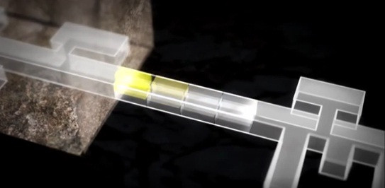 Thêm nữa, việc đột nhập vào bên trong lăng mộ được bố trí những khối đá nặng tới 6 tấn đòi hỏi những kẻ trộm mộ phải siêu khỏe và cần tới rất nhiều người.