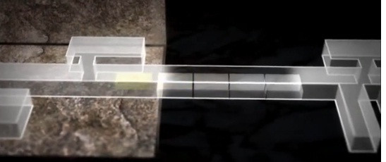 Mỗi khối đá chắn lối vào nặng khoảng 6 tấn. Theo đó, sau khi tìm thấy vị trí lăng mộ thì những kẻ trộm mộ gặp rất nhiều khó khăn để vượt qua những khối đá khổng lồ án ngữ lối vào.