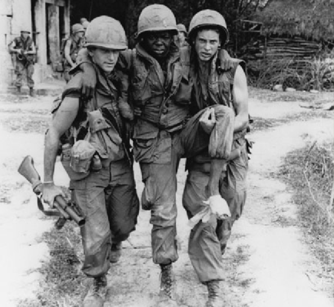 Trong cuộc thảm sát ở thôn Mỹ Lai, vài lính Mỹ bị thương do trúng đạn của đồng đội.