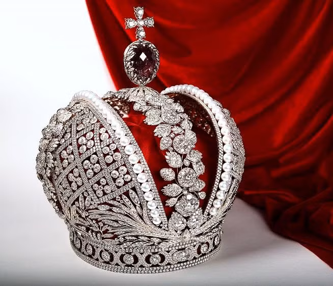 Biểu tượng vương quyền này từng bị mất tích và lưu lạc ở nhiều nơi trước khi được mang trở về Nga năm 1950.