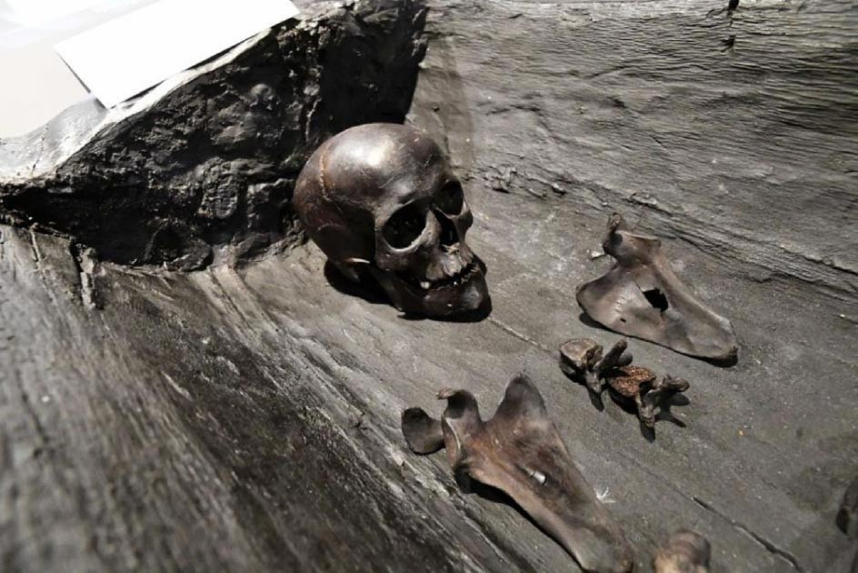 Rùng mình hài cốt “công chúa” 2.000 tuổi bỗng dưng đen sì Rung minh hai cot “cong chua” 2.000 tuoi bong dung den si