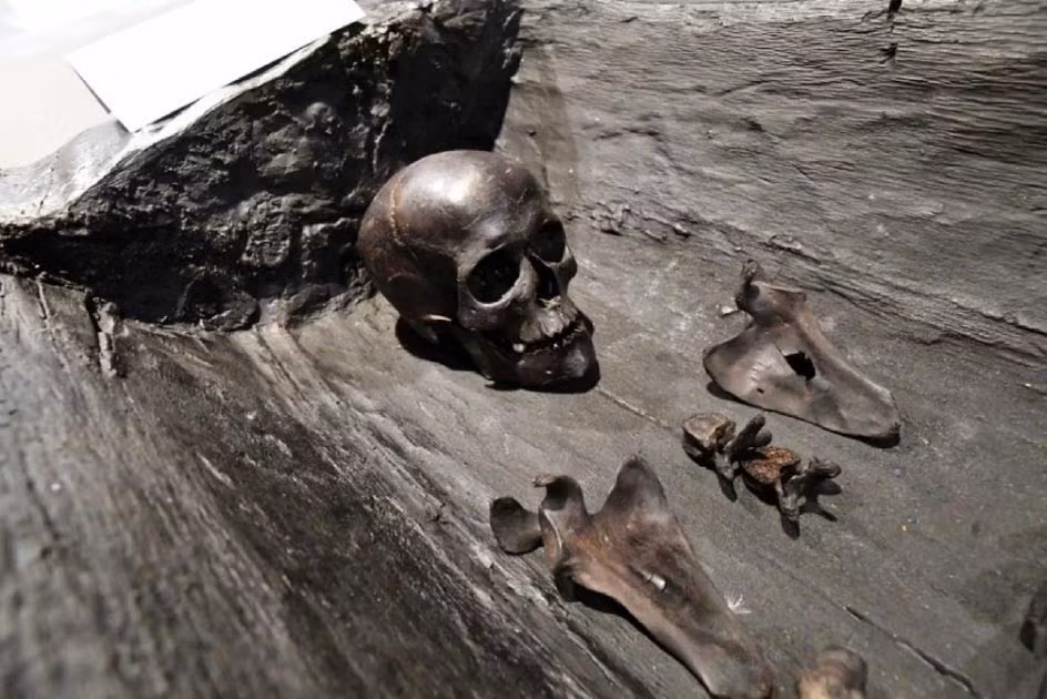 Vào cuối thế kỷ 19, các nhà khảo cổ tìm thấy một bộ hài cốt "công chúa" 2.000 tuổi tại một bãi biển gần làng Bagicz, phía bắc Ba Lan.