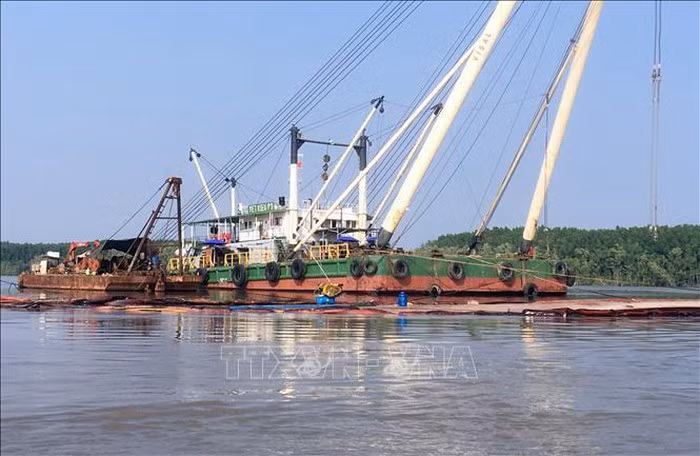 Tim thay thi the tho lan cuoi cung mat tich tren song Long Tau