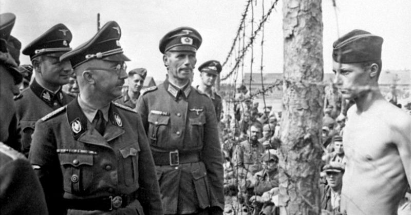 Gã đồ tể Himmler còn có sở thích quái dị là ăn uống no say rồi ra lệnh giết người.