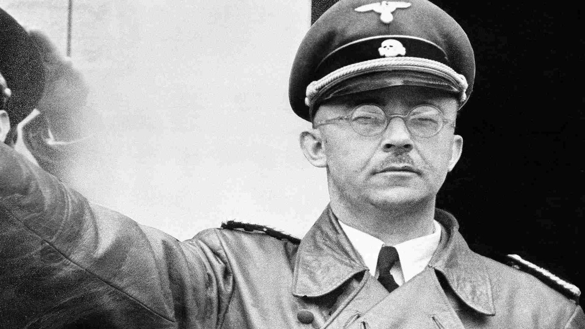 Không những vậy, Himmler còn chỉ đạo cấp dưới thiêu rụi nhiều khu định cư của người Do Thái ở Đức và một số quốc gia bị phát xít Đức chiếm đóng.