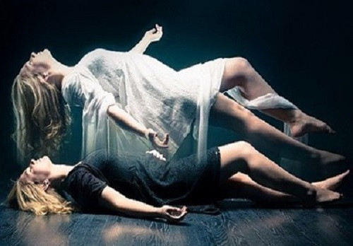 Ngay sau khi bệnh nhân tử vong, Tiến sĩ MacDougall đặt thi hài họ lên cân công nghiệp Fairbanks - loại cân có độ chính xác cao. Ông cân trọng lượng của các bệnh nhân trước và sau khi họ qua đời nhằm xác định sự thay đổi cân nặng.