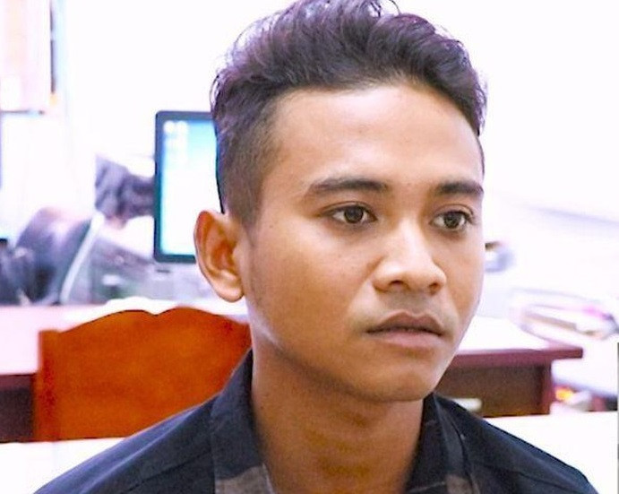 Bat doi tuong cho su di tung kinh roi quay lai chua... an trom