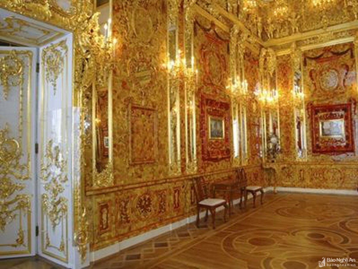 Những chiếc hòm này được cho là chứa đầy vàng bạc châu báu, thậm chí là nhiều bảo vật quý giá như căn phòng hổ phách huyền thoại.