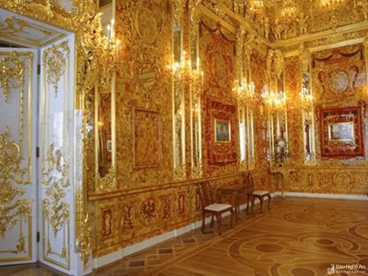 Những chiếc hòm này được cho là chứa đầy vàng bạc châu báu, thậm chí là nhiều bảo vật quý giá như căn phòng hổ phách huyền thoại.