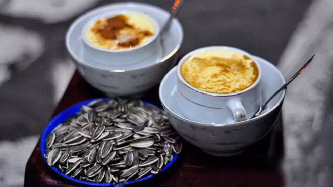 Năm 2019, kênh Du lịch của hãng CNN bình chọn Hà Nội là một trong những nơi có cà phê uống ngon nhất trên thế giới với món cà phê trứng và ca cao cuốn hút du khách.