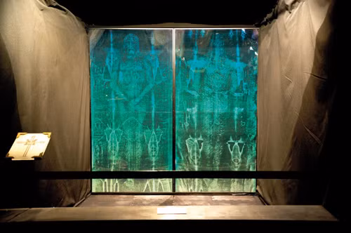 Tuy nhiên, kết quả kiểm tra bằng máy tính về sau cho thấy niên đại của tấm vải xác định bằng phương pháp trên không thực sự đáng tin.