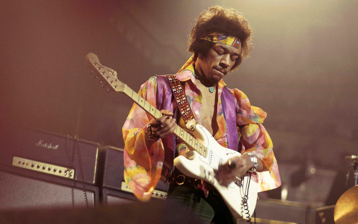 Trong đó, Jimi Hendrix qua đời ở London vì ngạt thở khi đang phê chất kích thích.