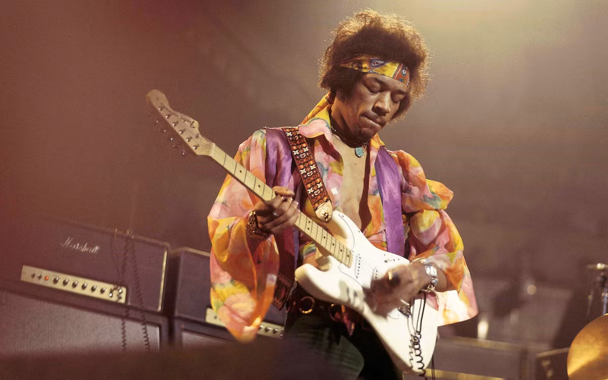 Trong đó, Jimi Hendrix qua đời ở London vì ngạt thở khi đang phê chất kích thích.