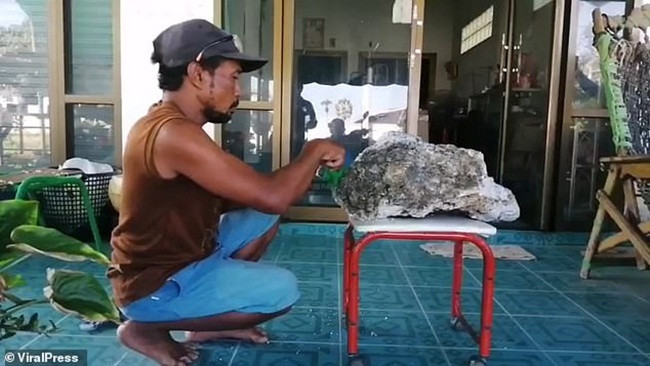 Anh Surachet Chanchu ấn tượng bởi khối tìm được gần giống với long diên hương.