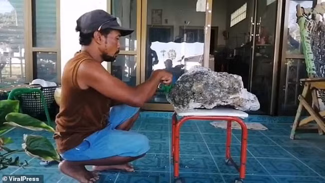 Anh Surachet Chanchu ấn tượng bởi khối tìm được gần giống với long diên hương.