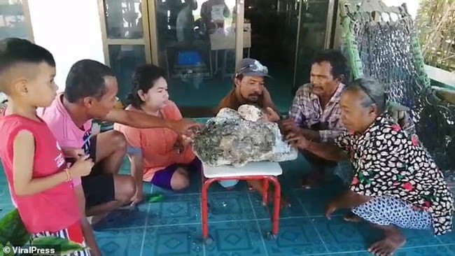 Surachet Chanchu tin rằng khối nặng gần 17kg có thể có giá hơn hơn 500.000 bảng Anh (~15 tỷ đồng).