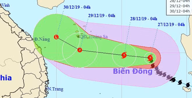Bao Phanfone duy tri suc manh sau 2 ngay vao Bien Dong