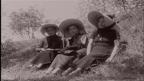 Cuộc sống của vợ chồng Tống Ái Linh được đánh giá là khá hạnh phúc và giàu sang khi theo đuổi tiền bạc.