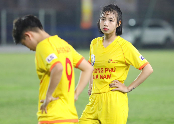 Dan cau thu tre xinh dep cua bong da nu quoc gia gay xon xao-Hinh-5