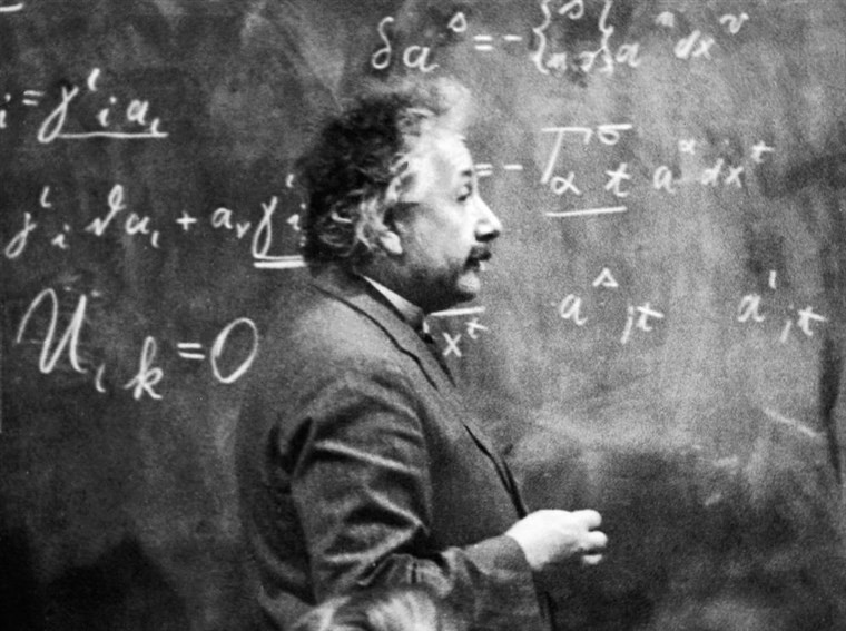 Từ đây, nhiều người kinh ngạc khi nhận ra lời tiên đoán của Einstein năm xưa đã trở thành sự thật. Nếu chúng ta không thay đổi thói quen sử dụng công nghệ hiện đại trên thì hậu quả sẽ rất khó lường.