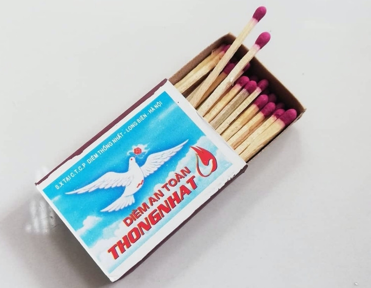 Hình ảnh bao diêm loại 82 que có in hình chim bồ câu trắng trên nền trời xanh của Công ty Diêm Thống Nhất dần trở nên rất đỗi quá quen thuộc ở nhiều vùng miền trên khắp lãnh thổ Việt Nam.