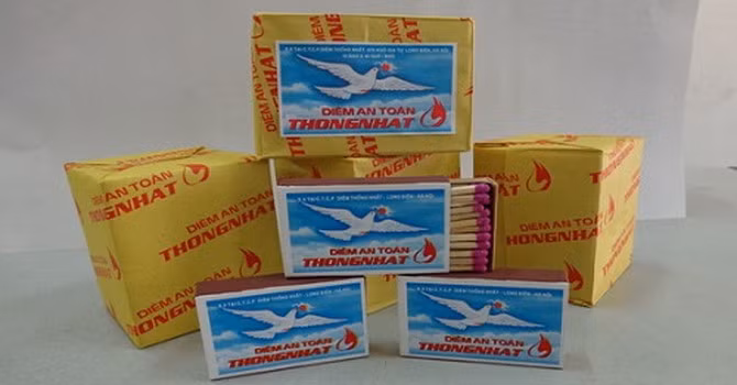 Trong bối cảnh bật lửa, bếp gas, bếp điện... chưa phổ biến, diêm Thống Nhất trở thành sản phẩm không thể thiếu trong sinh hoạt, đặc biệt là trong các căn bếp của người Việt.