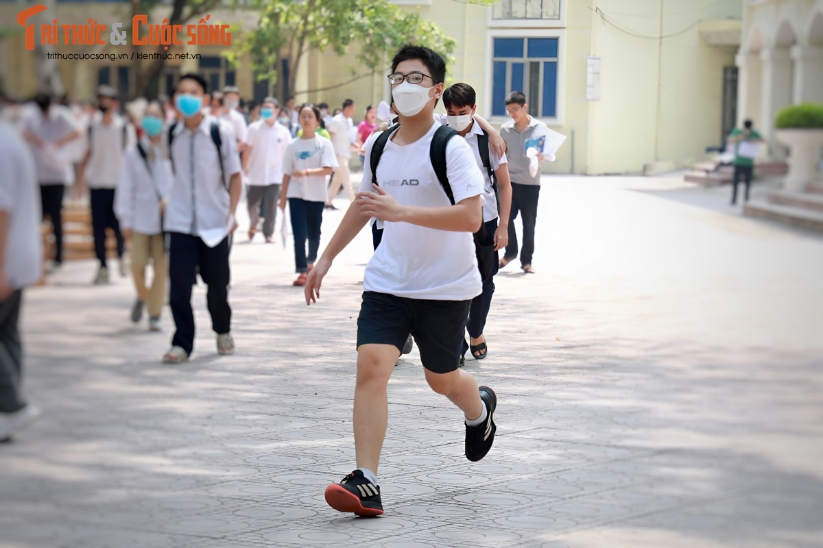 3 thí sinh vi phạm quy chế mang điện thoại vào phòng thi môn Ngoại ngữ 3 thi sinh vi pham quy che mang dien thoai vao phong thi mon Ngoai ngu