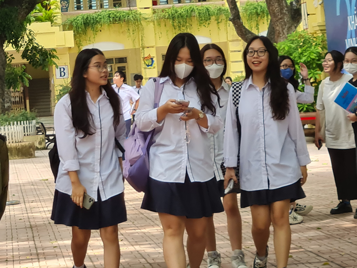 Thi sinh thi to hop mon KHXH: De kho dung nhu mong doi!-Hinh-3