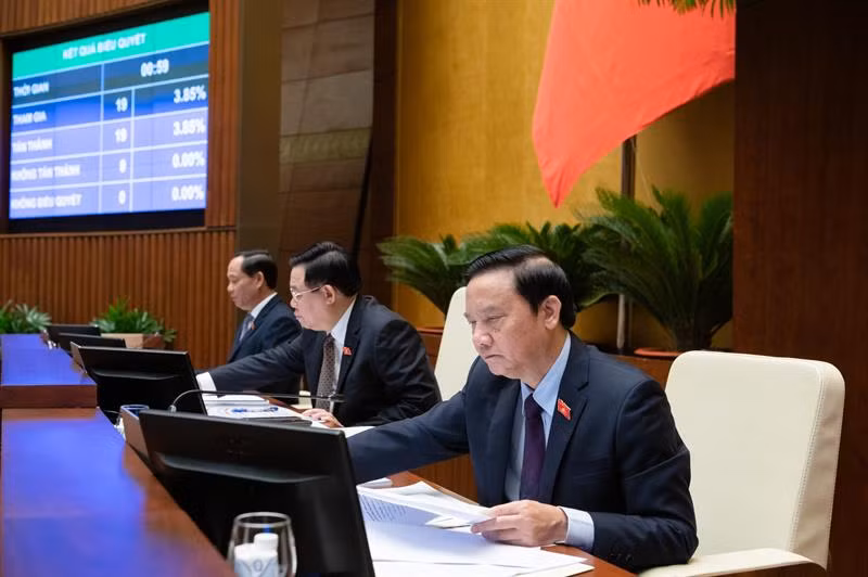 Quoc hoi nhat tri nang thoi han visa dien tu len 90 ngay