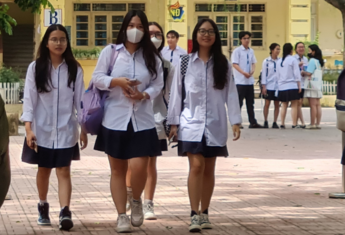 Truong diem thi Ha Noi danh trong som hon 5 phut, phai bu gio thi