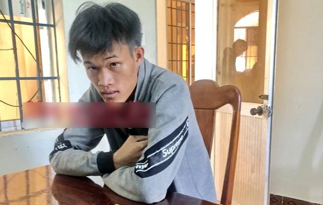  5. Bắt khẩn cấp sát nhân giết hại bé gái 13 tuổi: Cơ quan Cảnh sát điều tra Công an tỉnh Phú Yên đã bắt khẩn cấp nghi phạm Phạm Kim Phê (18 tuổi, ở xã An Thạch, H.Tuy An) để điều tra về hành vi giết người. Bước đầu Phê khai nhận không chở bé Hân về nhà mà chở ra rừng dương và ra tay sát hại ngay sau khi em Hân gọi điện cho chị gái cầu cứu. Hiện Phê vẫn chưa khai rõ nguyên nhân sát hại em Hân.