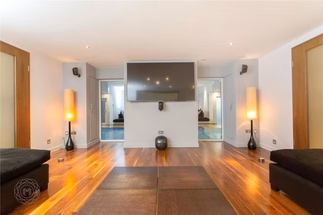 Căn nhà có đầy đủ tiện ích công nghệ cao mà một cầu thủ giải Ngoại hạng Anh cần đến.