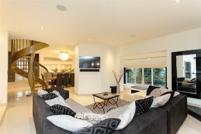 Không gian mở cửa phòng khách.