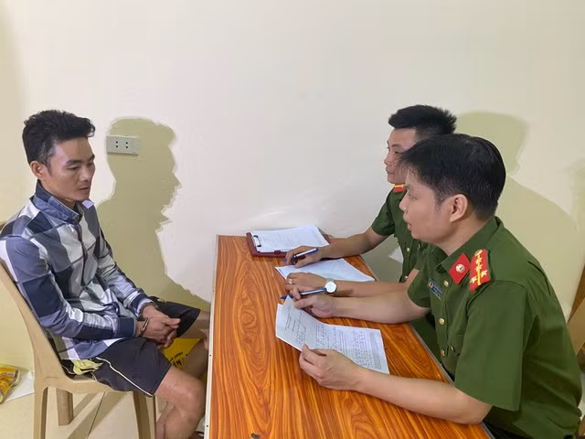  5. Dùng búa đinh đập cổ bố vợ vì đặt tên con: Công an huyện Nông Cống, Thanh Hóa vừa bắt giữ Lê Đức Hoàng (SN 1988; huyện Nông Cống) bị truy nã từ tháng 4/2019. Hoàng là đối tượng đã đánh bố vợ bị thương nặng do mâu thuẫn với bố vợ trong việc đặt tên khai sinh cho con. Lê Đức Hoàng đã dùng búa đinh đập nhiều nhát vào cổ và vai bố vợ làm ông bị thương tích nặng, tổn hại 41% sức khỏe. 