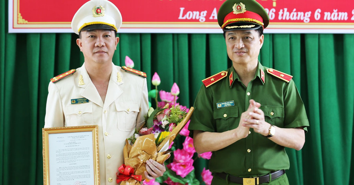 Chiều 26/6, tại Kiên Giang, Bộ Công an tổ chức Lễ công bố quyết định của Bộ trưởng Bộ Công an về công tác cán bộ. Theo đó, Đại tá Đỗ Triệu Phong, Phó Cục trưởng, Cục An ninh Kinh tế, Bộ Công an được bổ nhiệm giữ chức vụ Giám đốc Công an tỉnh Kiên Giang.