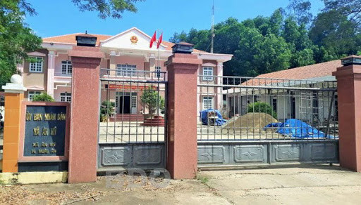 Theo ông Nguyễn Hà Thanh, Chủ tịch UBND xã Ân Mỹ, tháng 7/2019, đơn vị này đã nhận đơn phản ảnh của người dân liên quan đến vấn đề bằng cấp của ông Đô. Sau đó, đoàn thanh tra xác minh bằng Trung cấp địa chính photo công chứng đứng tên Lê Phước Đô là bằng giả. Ngày 30/11, UBND H.Hoài Ân đã có kết luận về những sai phạm của ông Đô.