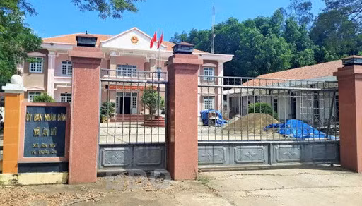 Theo ông Nguyễn Hà Thanh, Chủ tịch UBND xã Ân Mỹ, tháng 7/2019, đơn vị này đã nhận đơn phản ảnh của người dân liên quan đến vấn đề bằng cấp của ông Đô. Sau đó, đoàn thanh tra xác minh bằng Trung cấp địa chính photo công chứng đứng tên Lê Phước Đô là bằng giả. Ngày 30/11, UBND H.Hoài Ân đã có kết luận về những sai phạm của ông Đô.