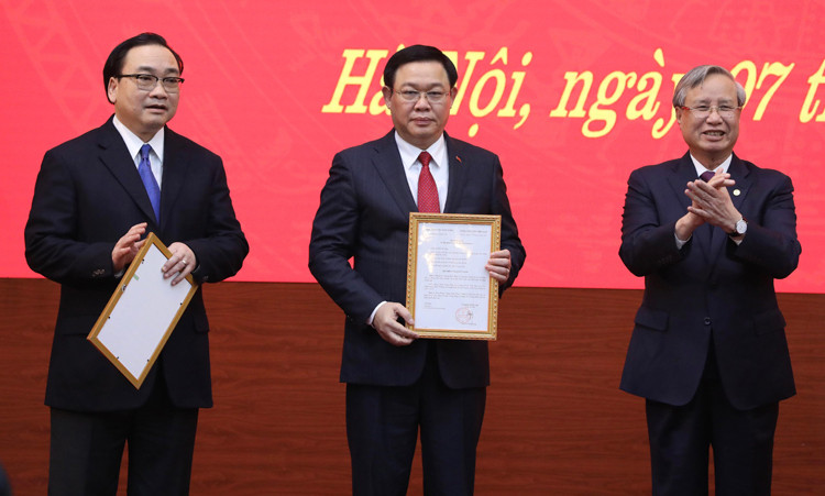 Nhận nhiệm vụ Bí Thư Thành ủy Hà Nội vào tháng 2/2020 khi đang triển khai quyết liệt chống dịch COVID-19, ông Vương Đình Huệ đã ra quyết tâm với câu nói: "Chúng ta phải xác định là bảo vệ được cho Hà Nội trước dịch bệnh là bảo vệ cho cả nước, trách nhiệm rất nặng nề."