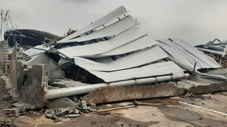 Danh tính 3 người tử vong gồm ông Lục Văn L., bà Trương Thị N., bà Lê Thị H. Đồng thời, cơn lốc xoáy cũng làm 18 người bị thương đang được cấp cứu tại Bệnh viện đa khoa tỉnh Vĩnh Phúc. Bệnh viện đa khoa tỉnh Vĩnh Phúc cho biết, trong số các nạn nhân bị thương có 2 nạn nhân bị gãy xương đùi, 1 nạn nhân bị chấn thương sọ não. Các bệnh nhân khác bị các chấn thương nhẹ, các chỉ số sinh tồn cơ bản ổn định.