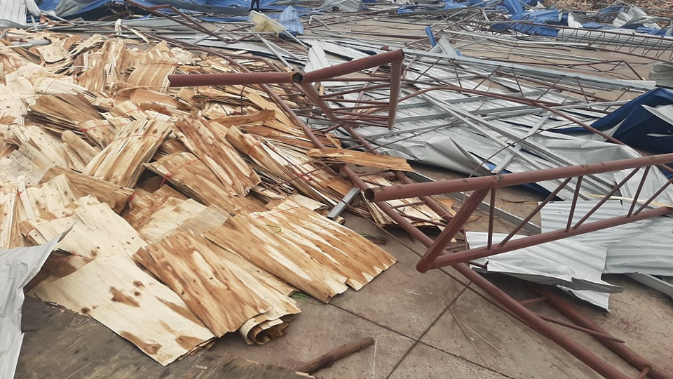 Người dân chịu thiệt hại nặng nề.