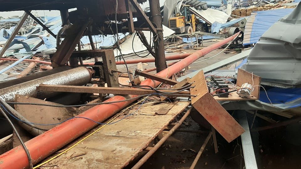 Can canh nha cua tan hoang sau con loc xoay kinh hoang o Vinh Phuc