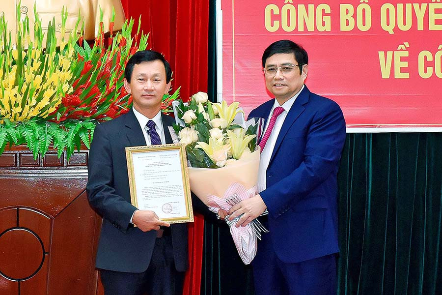 Ông Dương Văn Trang được Bộ Chính trị điều động, phân công giữ chức Bí thư Tỉnh ủy Kon Tum nhiệm kỳ 2015- 2020 vào cuối tháng 5. Ông Dương Văn Trang từng giữ các chức vụ: ủy viên UB Quốc phòng và An ninh của QH khóa 12, Chỉ huy trưởng Bộ chỉ huy quân sự tỉnh Gia Lai; Phó bí thư, rồi Bí thư Tỉnh ủy, Chủ tịch HĐND tỉnh Gia Lai nhiệm kỳ 2015 - 2020.