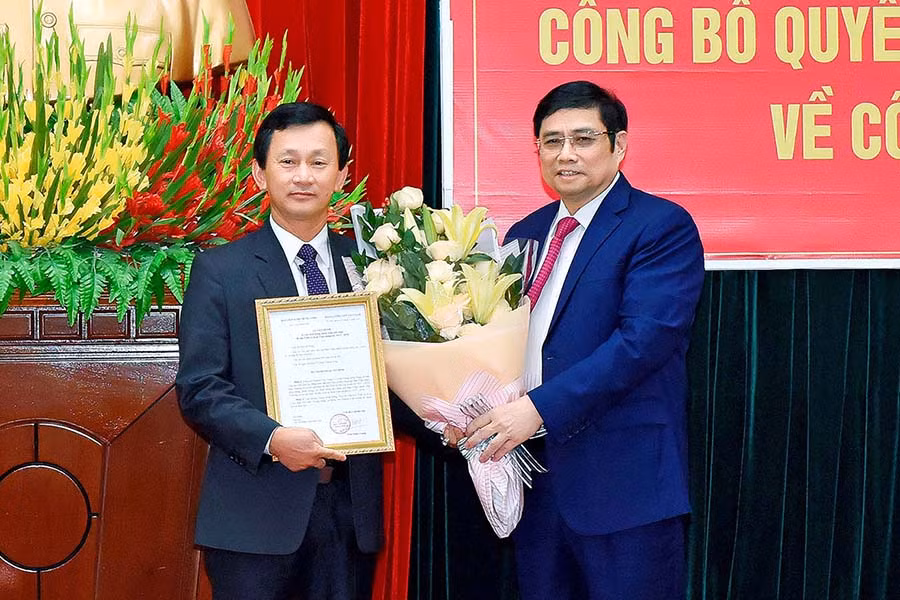 Ông Dương Văn Trang được Bộ Chính trị điều động, phân công giữ chức Bí thư Tỉnh ủy Kon Tum nhiệm kỳ 2015- 2020 vào cuối tháng 5. Ông Dương Văn Trang từng giữ các chức vụ: ủy viên UB Quốc phòng và An ninh của QH khóa 12, Chỉ huy trưởng Bộ chỉ huy quân sự tỉnh Gia Lai; Phó bí thư, rồi Bí thư Tỉnh ủy, Chủ tịch HĐND tỉnh Gia Lai nhiệm kỳ 2015 - 2020.