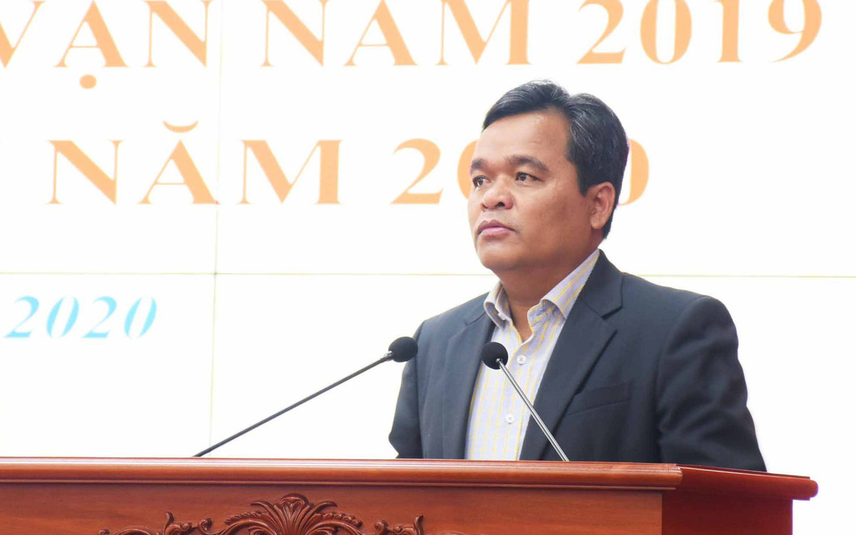  Ông Hồ Văn Niên - Bí thư Tỉnh ủy Gia Lai. Sinh ngày 15/10/1975, quê xã Yang Bắc, huyện Đak Pơ, Gia Lai. Có trình độ cử nhân Luật. Ông là ủy viên dự khuyết TƯ khóa 12; Trưởng đoàn ĐBQH tỉnh Gia Lai, ủy viên Hội đồng Dân tộc của QH khóa 14.