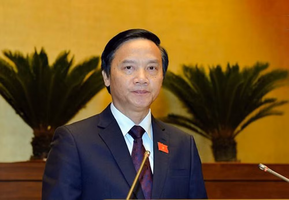  Ông Nguyễn Khắc Định - Bí thư Tỉnh ủy Khánh Hòa. Sinh ngày 3/1/1964; quê ở xã Hòa Bình, huyện Vũ Thư, Thái Bình; có trình độ tiến sĩ Luật. Ông là ủy viên TƯ khóa 12; ĐBQH khóa 14.