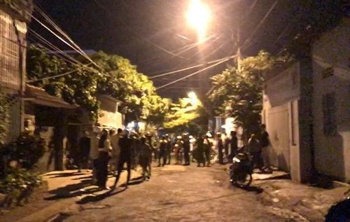 Tại đây, Trung tập hợp khoảng 20 thanh niên cũng với các vũ khí nóng gồm dụng dao, rựa, chai thủy tinh đựng xăng “tiếp đón” nhóm của Khoa